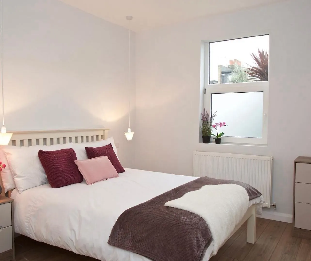 Luxury Retreat 5 Bedrooms With Driveway & Garden Welling Vakantiehuis